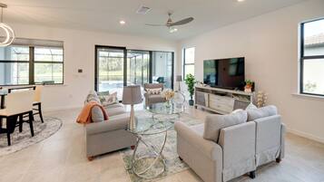 House (4 Bedrooms) | Interior