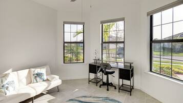 House (4 Bedrooms) | Interior