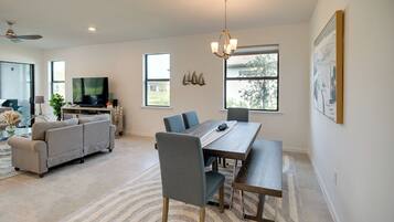 House (4 Bedrooms) | Interior