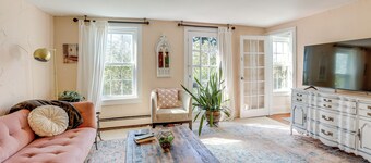 Lambertville Retreat - Walk to Shopping & Dining!