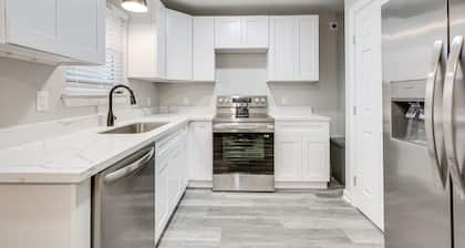 Lovely Brenham Home - Walk to Blinn & Downtown!