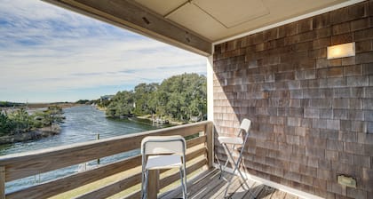Hatteras Island Hideaway: Waterfront, Canal Access
