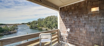 Hatteras Island Hideaway: Waterfront, Canal Access