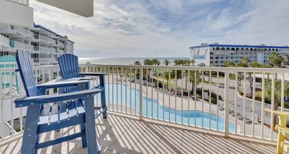 Sunny Fort Walton Beach Condo - Walk to Ocean!