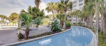 Sunny Fort Walton Beach Condo - Walk to Ocean!