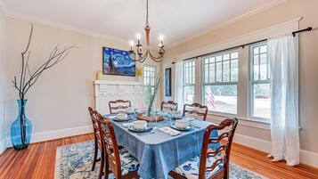 House (4 Bedrooms) | Interior