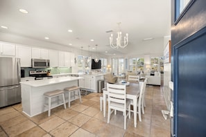 Maison, 3 chambres | Cuisine privée | Réfrigérateur, un four, cafetière-théière, grille-pain