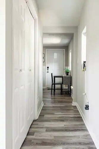 Cozy, Newly Updated 2 Bedroom 