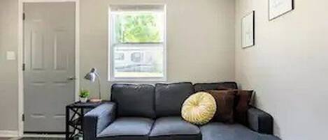 Smart-TV, Bücher, Arbeitsbereiche