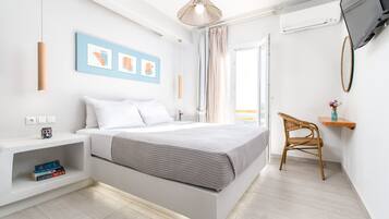 4 bedrooms, in-room safe, desk, iron/ironing board