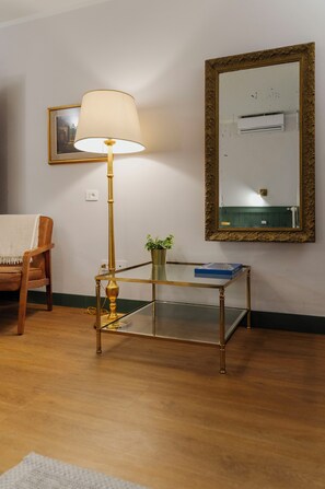 Habitación clásica con 1 cama doble o 2 individuales | Sistema de insonorización, wifi gratis, ropa de cama