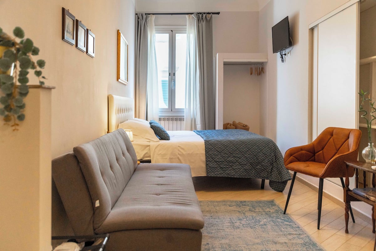 1 habitación, sistema de insonorización, wifi gratis y ropa de cama