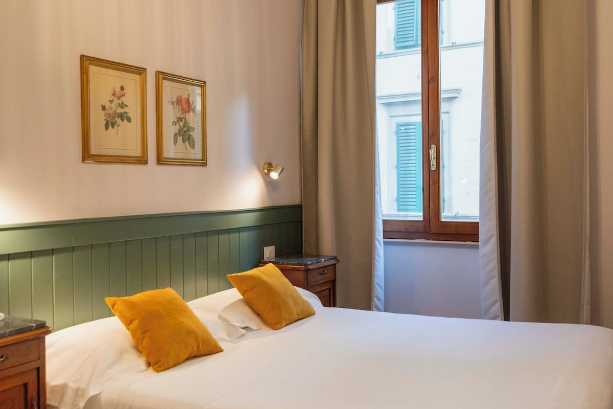 1 habitación, sistema de insonorización, wifi gratis y ropa de cama