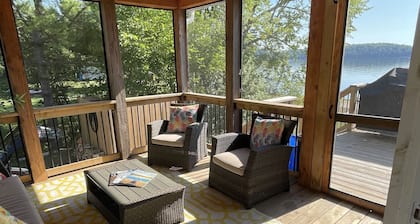 Sandy beach cottage in Muskoka - great for families!