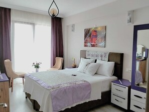 Standard Room | Minibar, desk, free WiFi, bed sheets - Nehir Pansiyon (Seferihisar)