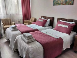 Minibar, desk, free WiFi, bed sheets - Nehir Pansiyon (Seferihisar)