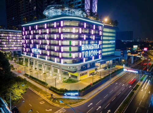 Private Deluxe Room perfect getaway for coupleTRX KLCC Bukit Bintang MRT.