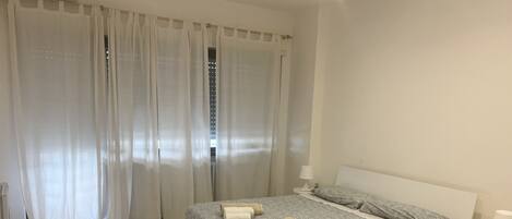 3 sovrum, skrivbord, wi-fi och sängkläder