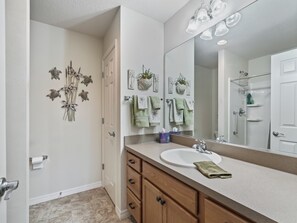 Shower, hair dryer, towels