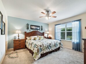 3 habitaciones, tabla de planchar con plancha, internet y ropa de cama 