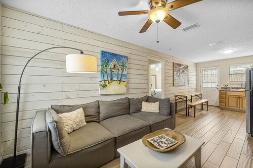 The Yard - Walking distance to Sharkys - Steps to the beach!
