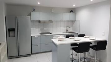 Microonde, forno, piano cottura, lavastoviglie