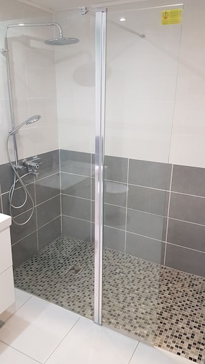 SĂšche-cheveux, papier toilette