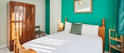 3 bedrooms, iron/ironing board, free WiFi, bed sheets