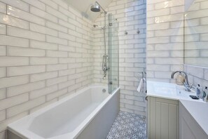 Douche, serviettes fournies