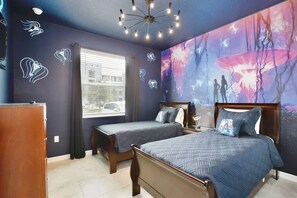 3 habitaciones, tabla de planchar con plancha y cuna de viaje 