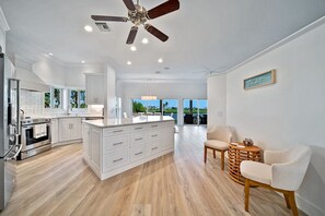Fridge, microwave, oven, stovetop - Bean & Bubs Shell Shack: Gorgeous PoolHome on Lake (Sanibel)