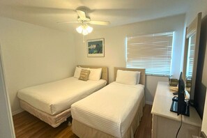 2 bedrooms, iron/ironing board, free WiFi, bed sheets - Siesta Beach House #304 – Steps to Beach and Pool! (Siesta Key)