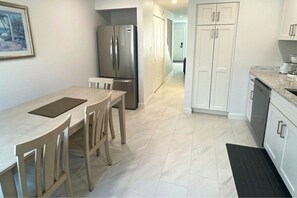 Dining - Siesta Beach House #304 – Steps to Beach and Pool! (Siesta Key)