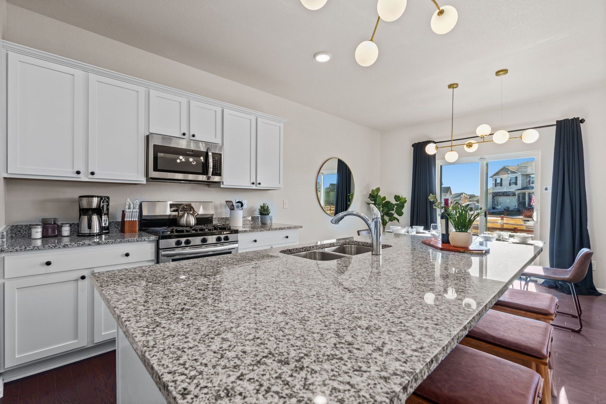 House, Multiple Beds, Patio, Garden View (1667 Whiteley Dr. Windsor) | Private kitchen | Fridge, microwave, oven, stovetop