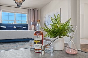 Casa, várias camas, varanda, vista para o jardim (1667 Whiteley Dr. Windsor) | Vista da propriedade