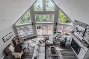 Smart TV, fireplace, DVD player - Show stopping retreat w/ AC near beaches (Wiarton)