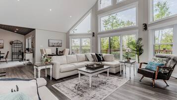 Smart-TV, Kamin, DVD-Player