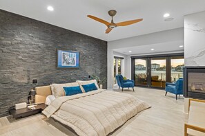 4 bedrooms, free WiFi, bed sheets - Villa Trevino - Luxury Accommodations With Deep Water Dockage (Morehead City)