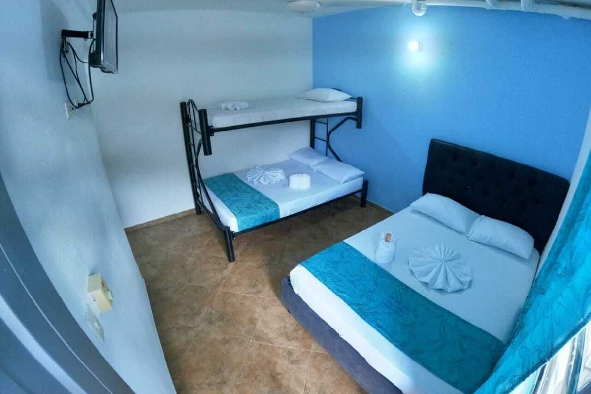 Family Room | 1 bedroom, soundproofing, free WiFi