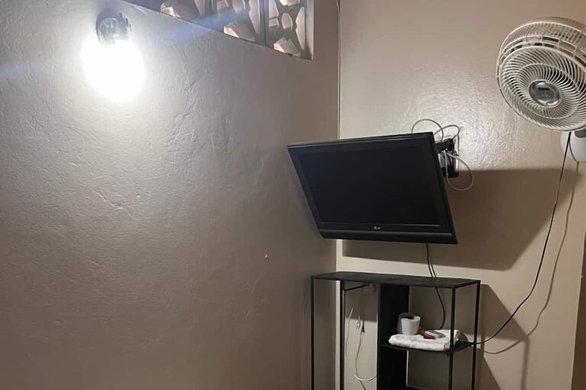 Classic Room, 1 Queen Bed | 1 bedroom, soundproofing, free WiFi