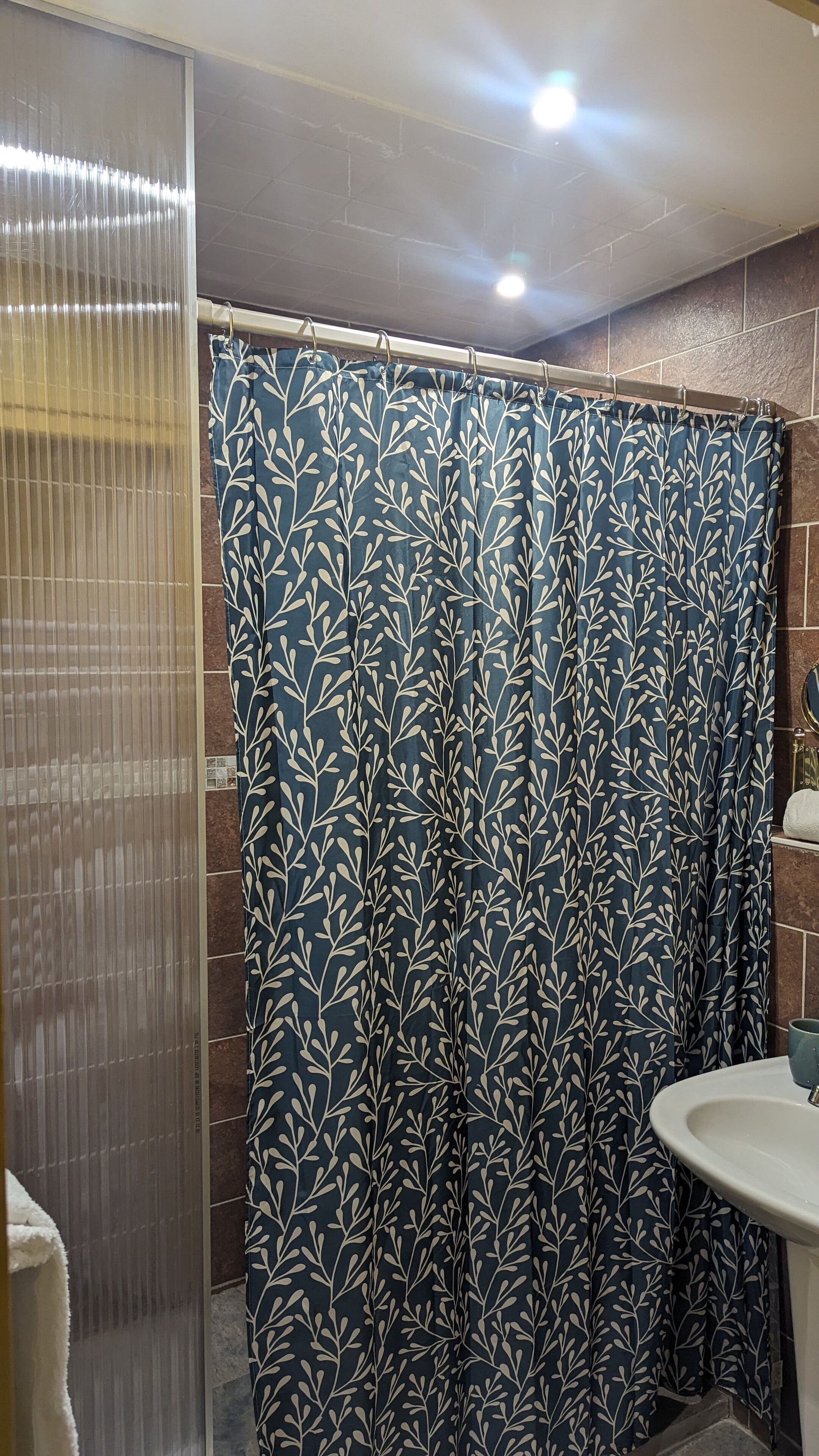 Ducha, secador de pelo, toallas