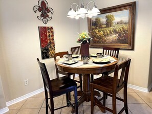 Dining - Sport'sman Paradise nearby Hospital/TJC/Downtown restaurants w/fence
(Tyler)