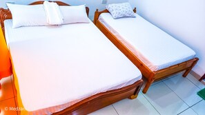 3 bedrooms, iron/ironing board, WiFi, bed sheets