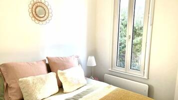 1 chambre, fer et planche Ă repasser, Wi-Fi gratuit, draps fournis