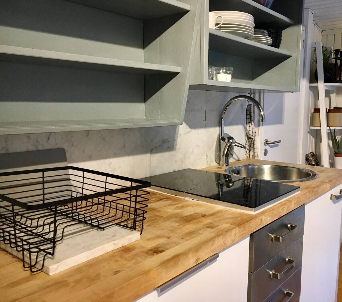 Fridge, microwave, stovetop, electric kettle