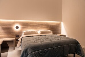 Room Hera | 羽绒被、办公桌、免费 WiFi