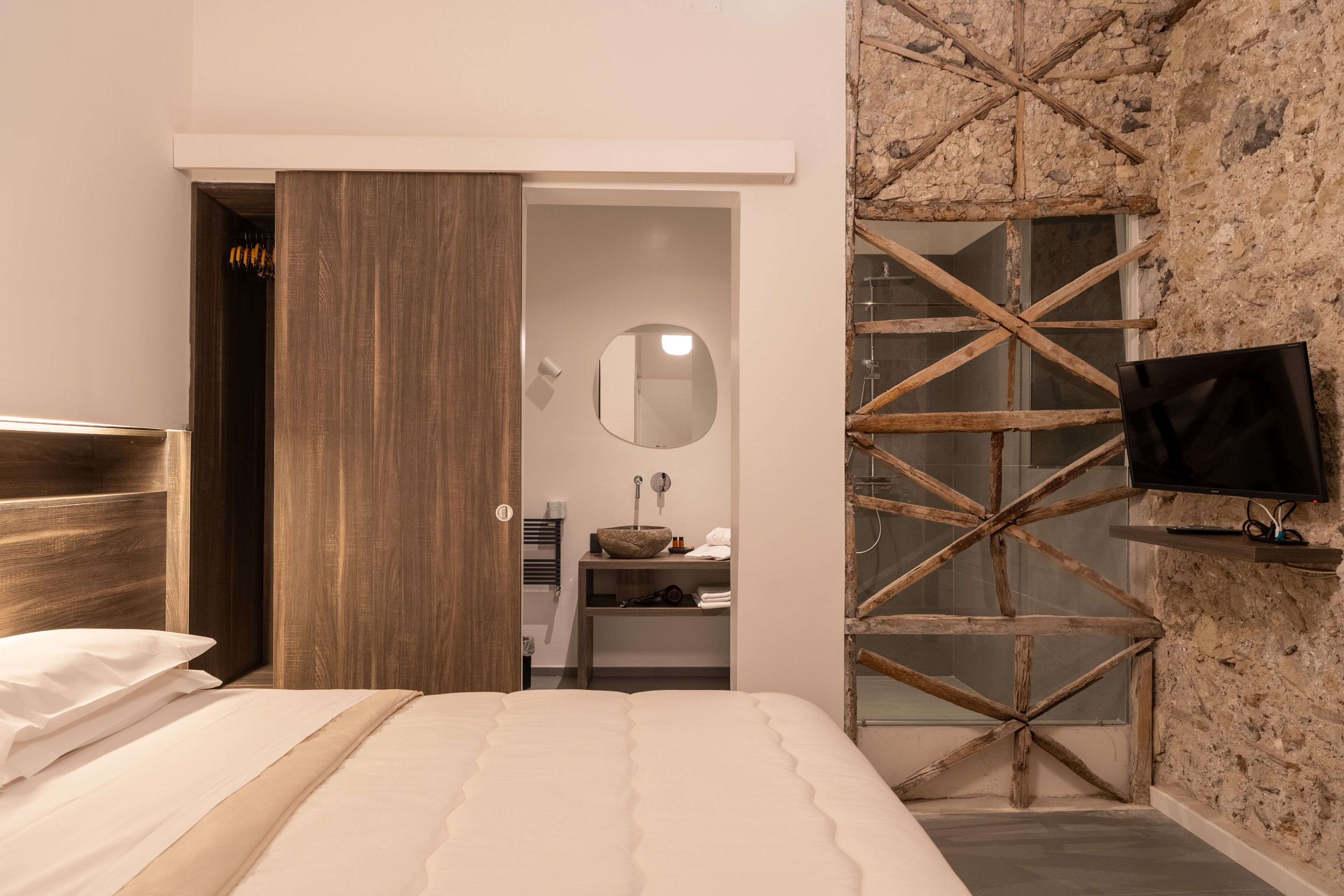 Room Zeus | 羽绒被、办公桌、免费 WiFi