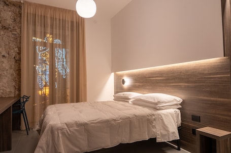 1 habitación, cubrecamas, escritorio y wifi gratis
