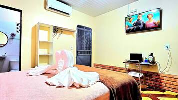 1 bedroom, desk, free WiFi, bed sheets