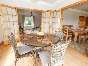 Dining - CLOUGHOGE HOUSE, character holiday cottage in Kilrush, County Clare (Kilrush)